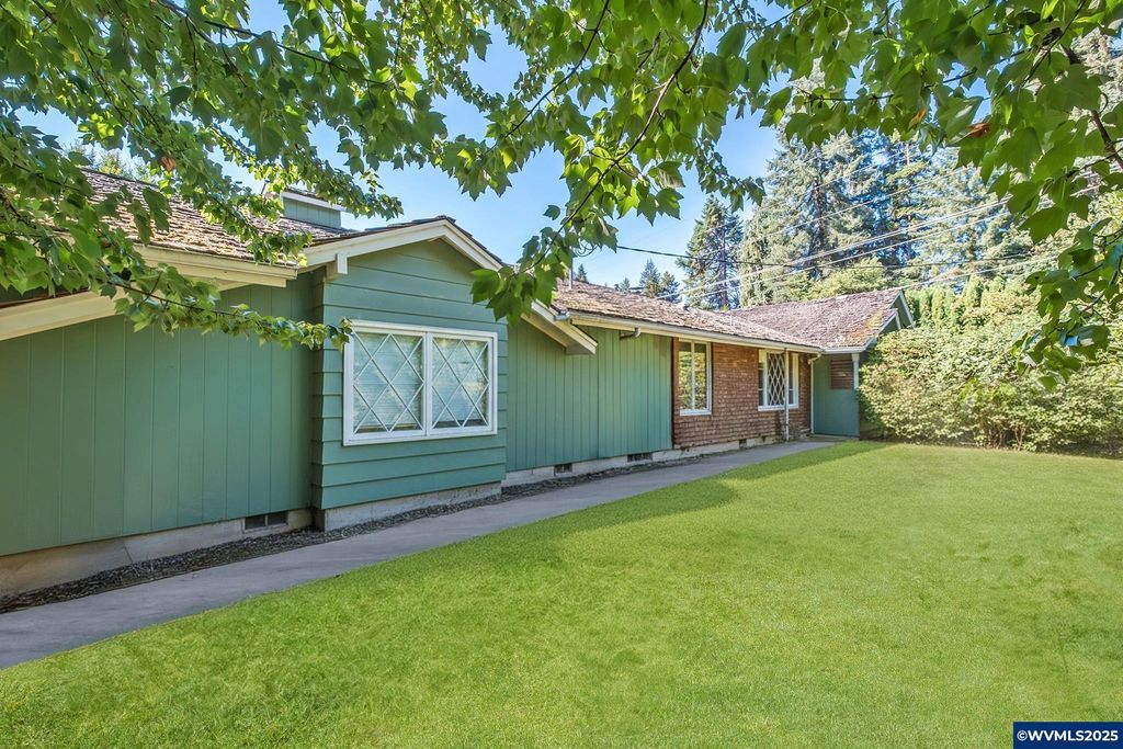 112 Green Ct NE, Albany, OR 97321