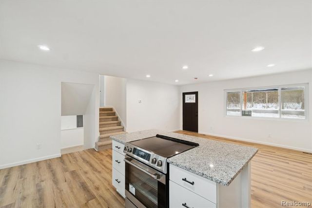 10031 Carmer Road, Fenton, MI 48430