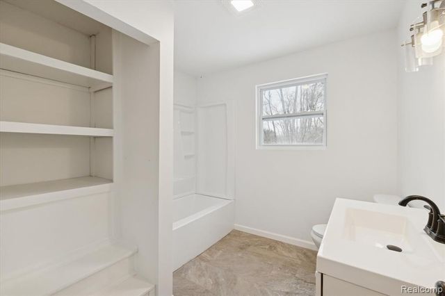 10031 Carmer Road, Fenton, MI 48430