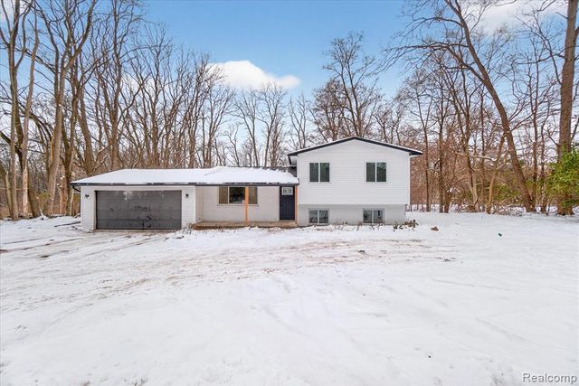 10031 Carmer Road, Fenton, MI 48430