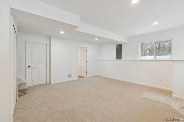 10031 Carmer Road, Fenton, MI 48430