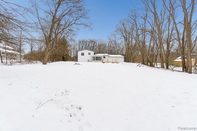 10031 Carmer Road, Fenton, MI 48430