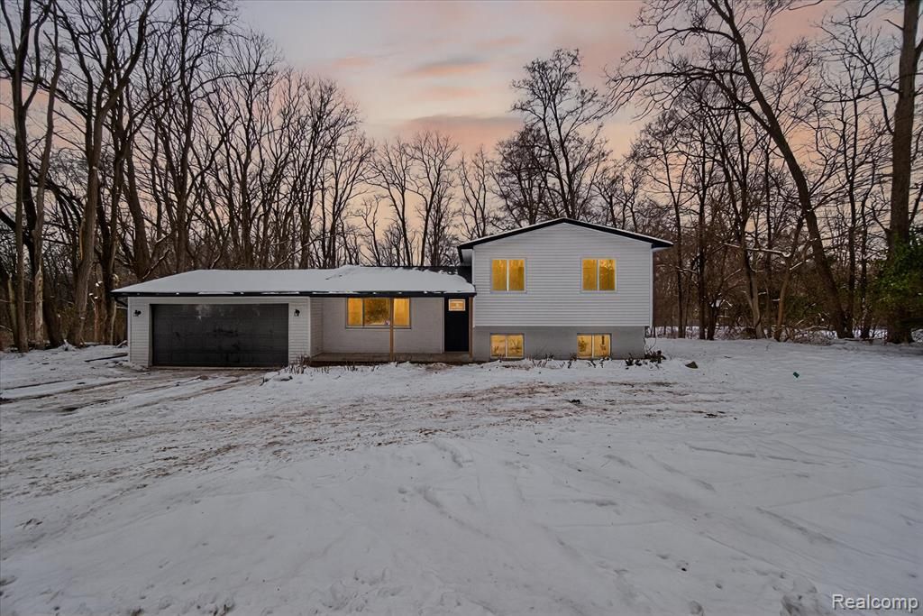 10031 Carmer Road, Fenton, MI 48430