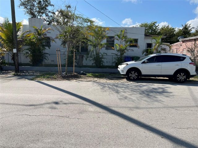 6730 NE MIAMI PL, Miami, FL 33138
