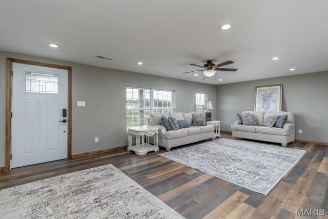 24110 Evanston Road, Lebanon, MO 65536