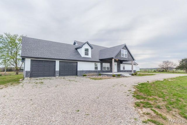 24110 Evanston Road, Lebanon, MO 65536