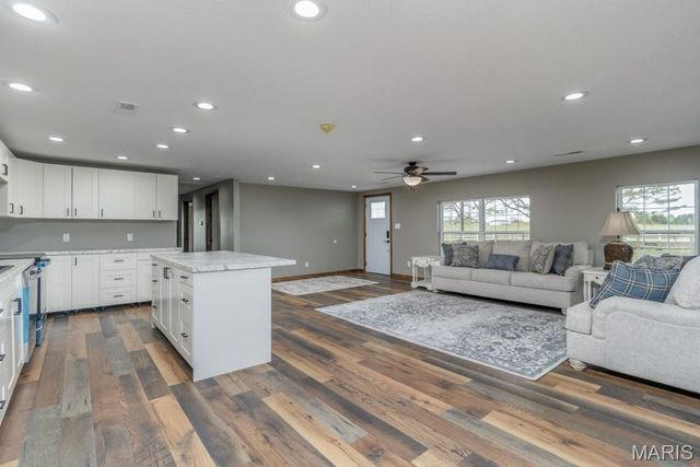 24110 Evanston Road, Lebanon, MO 65536