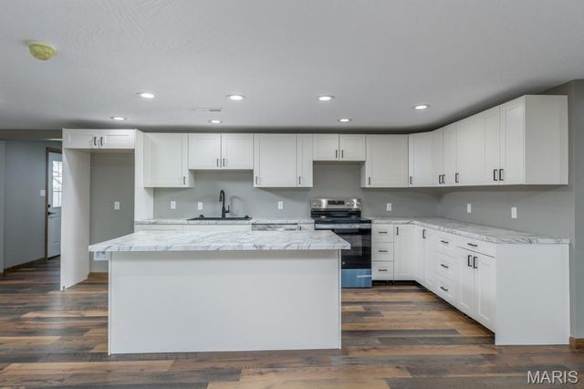 24110 Evanston Road, Lebanon, MO 65536