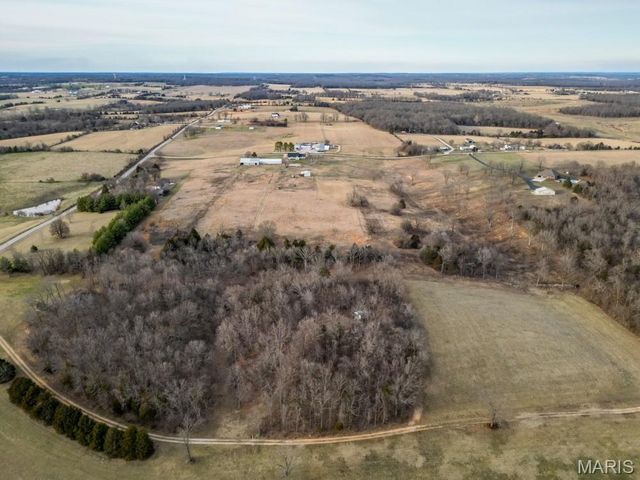 24110 Evanston Road, Lebanon, MO 65536