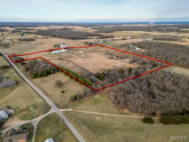 24110 Evanston Road, Lebanon, MO 65536