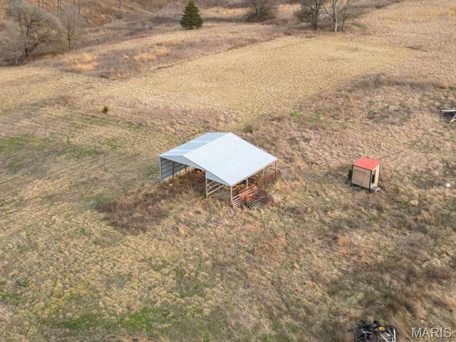 24110 Evanston Road, Lebanon, MO 65536