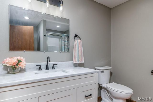 24110 Evanston Road, Lebanon, MO 65536