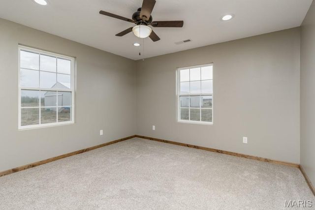 24110 Evanston Road, Lebanon, MO 65536