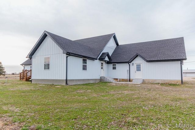 24110 Evanston Road, Lebanon, MO 65536