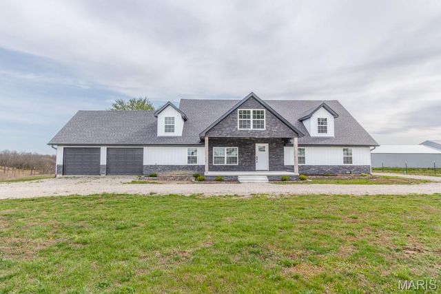 24110 Evanston Road, Lebanon, MO 65536