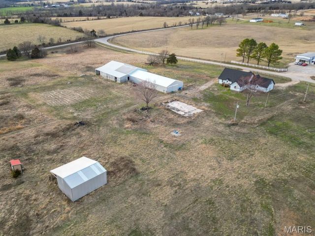 24110 Evanston Road, Lebanon, MO 65536