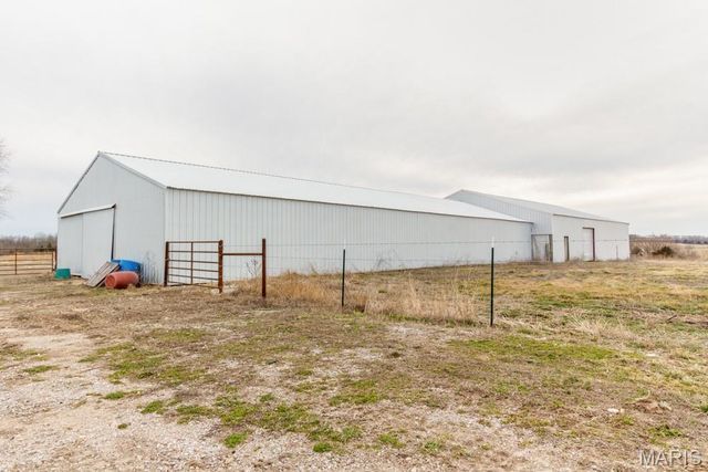 24110 Evanston Road, Lebanon, MO 65536