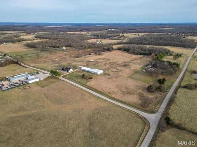 24110 Evanston Road, Lebanon, MO 65536