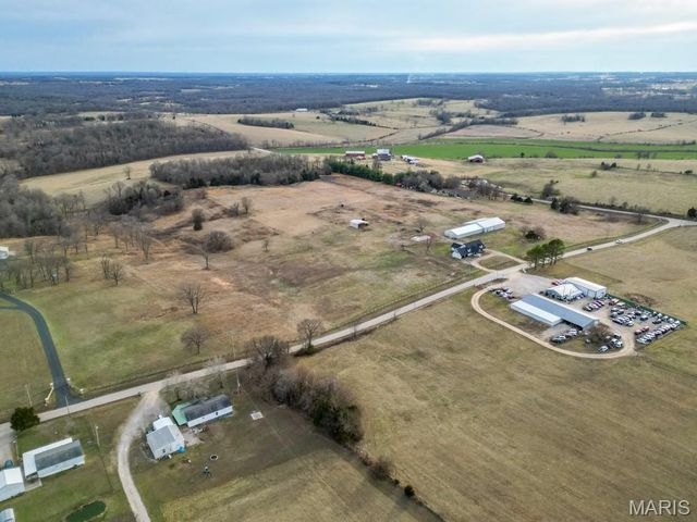 24110 Evanston Road, Lebanon, MO 65536