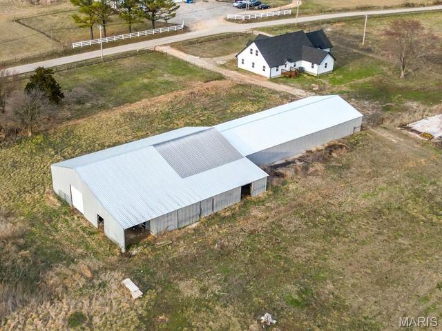 24110 Evanston Road, Lebanon, MO 65536