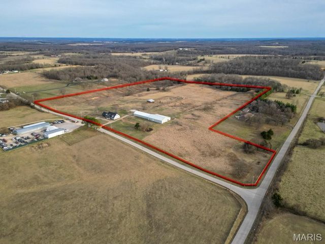 24110 Evanston Road, Lebanon, MO 65536