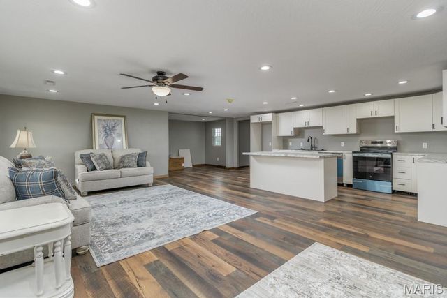 24110 Evanston Road, Lebanon, MO 65536