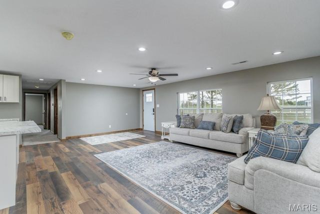 24110 Evanston Road, Lebanon, MO 65536