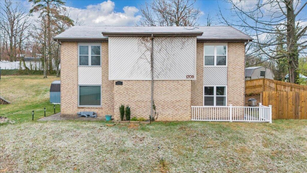 1709 Ellis CT, Salem, VA 24153