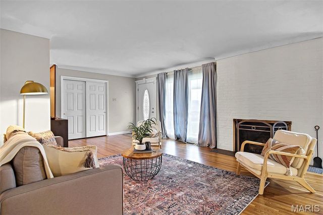 11546 Conway Road, St Louis, MO 63131