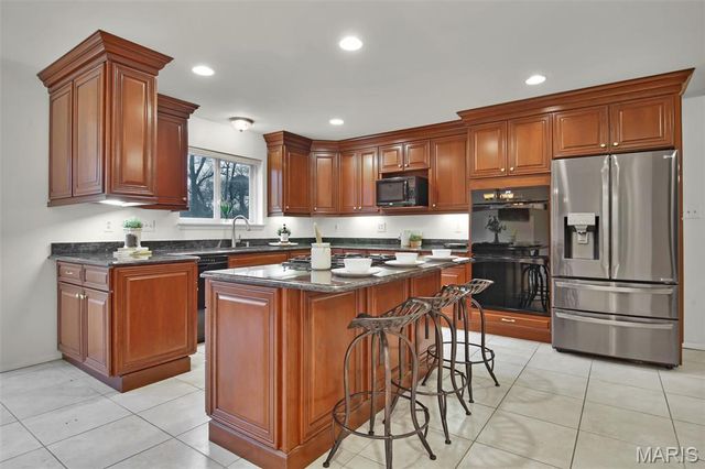 11546 Conway Road, St Louis, MO 63131