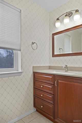 11546 Conway Road, St Louis, MO 63131