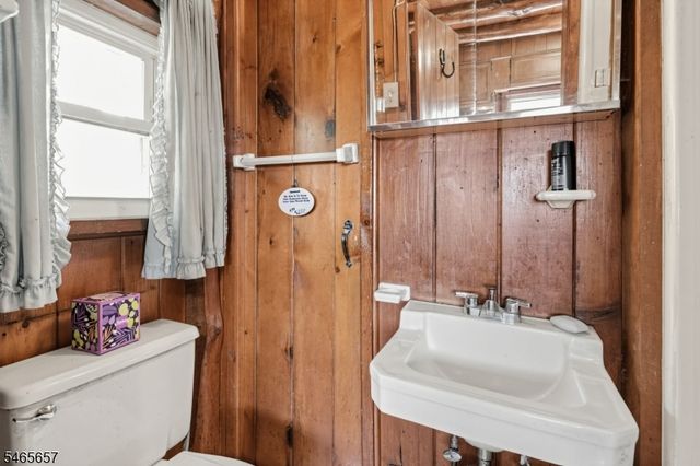 16 Glendale Rd, West Milford Twp., NJ 07421