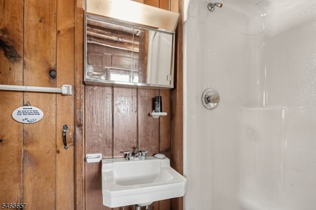 16 Glendale Rd, West Milford Twp., NJ 07421