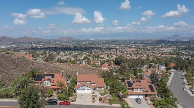 16668 Lake Knoll, Riverside, CA 92503