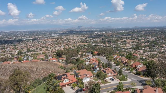 16668 Lake Knoll, Riverside, CA 92503