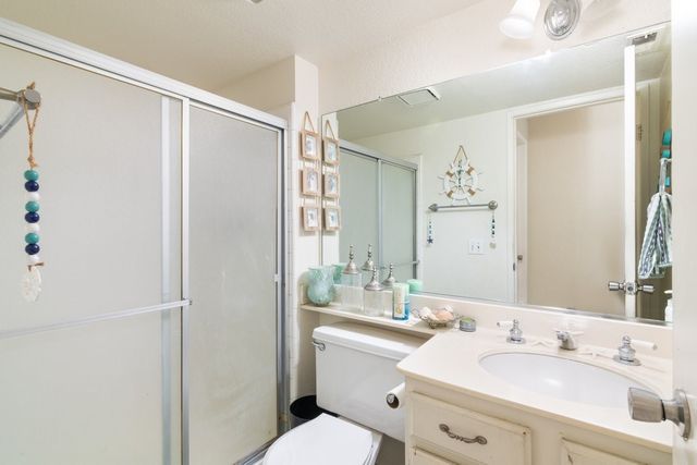 16668 Lake Knoll, Riverside, CA 92503