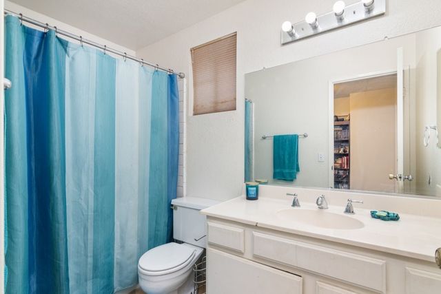 16668 Lake Knoll, Riverside, CA 92503