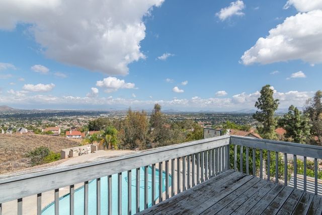 16668 Lake Knoll, Riverside, CA 92503