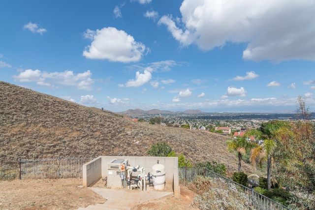 16668 Lake Knoll, Riverside, CA 92503