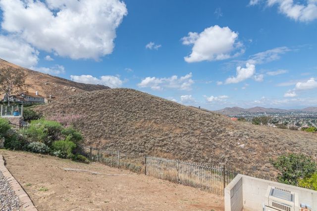 16668 Lake Knoll, Riverside, CA 92503