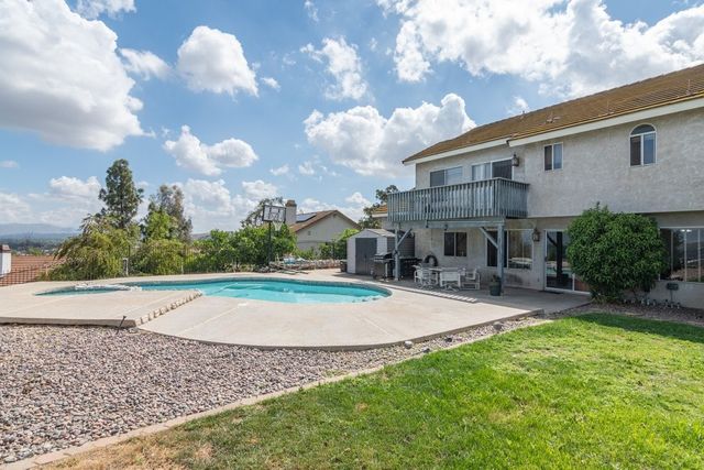 16668 Lake Knoll, Riverside, CA 92503