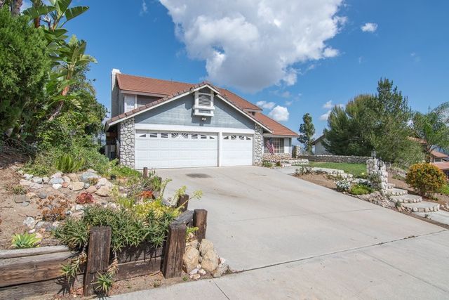 16668 Lake Knoll, Riverside, CA 92503