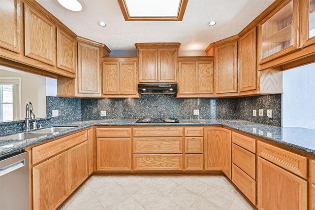 803 Greenbriar Avenue, Friendswood, TX 77546