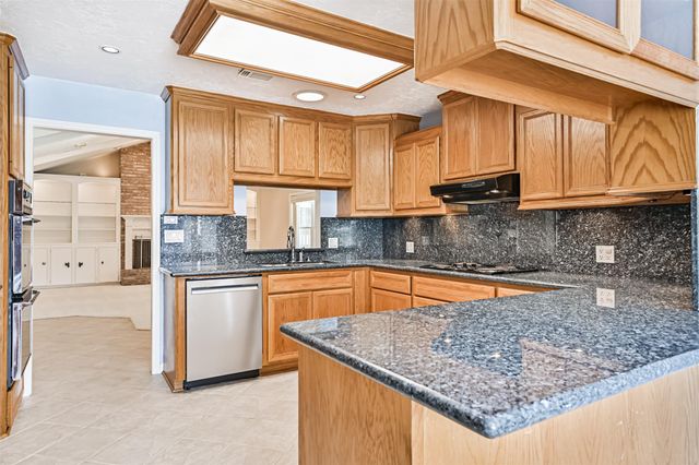 803 Greenbriar Avenue, Friendswood, TX 77546