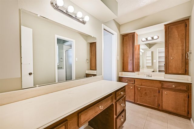 803 Greenbriar Avenue, Friendswood, TX 77546