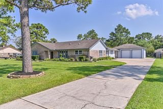 803 Greenbriar Avenue, Friendswood, TX 77546