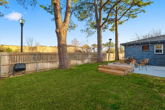 904 Scott Drive, Hurst, TX 76053