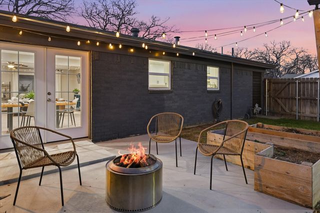 904 Scott Drive, Hurst, TX 76053