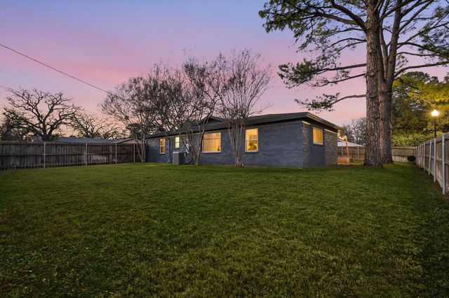 904 Scott Drive, Hurst, TX 76053