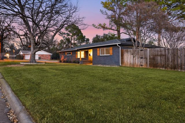 904 Scott Drive, Hurst, TX 76053